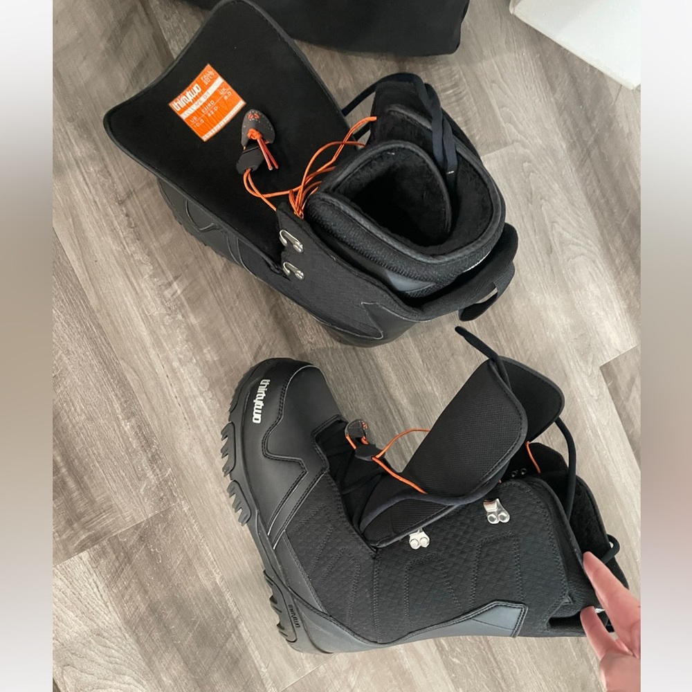 Winter/snowboarding boots women’s